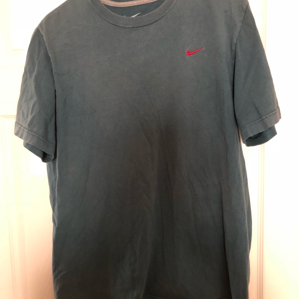 Nice tee shirt - Picture 2 of 2